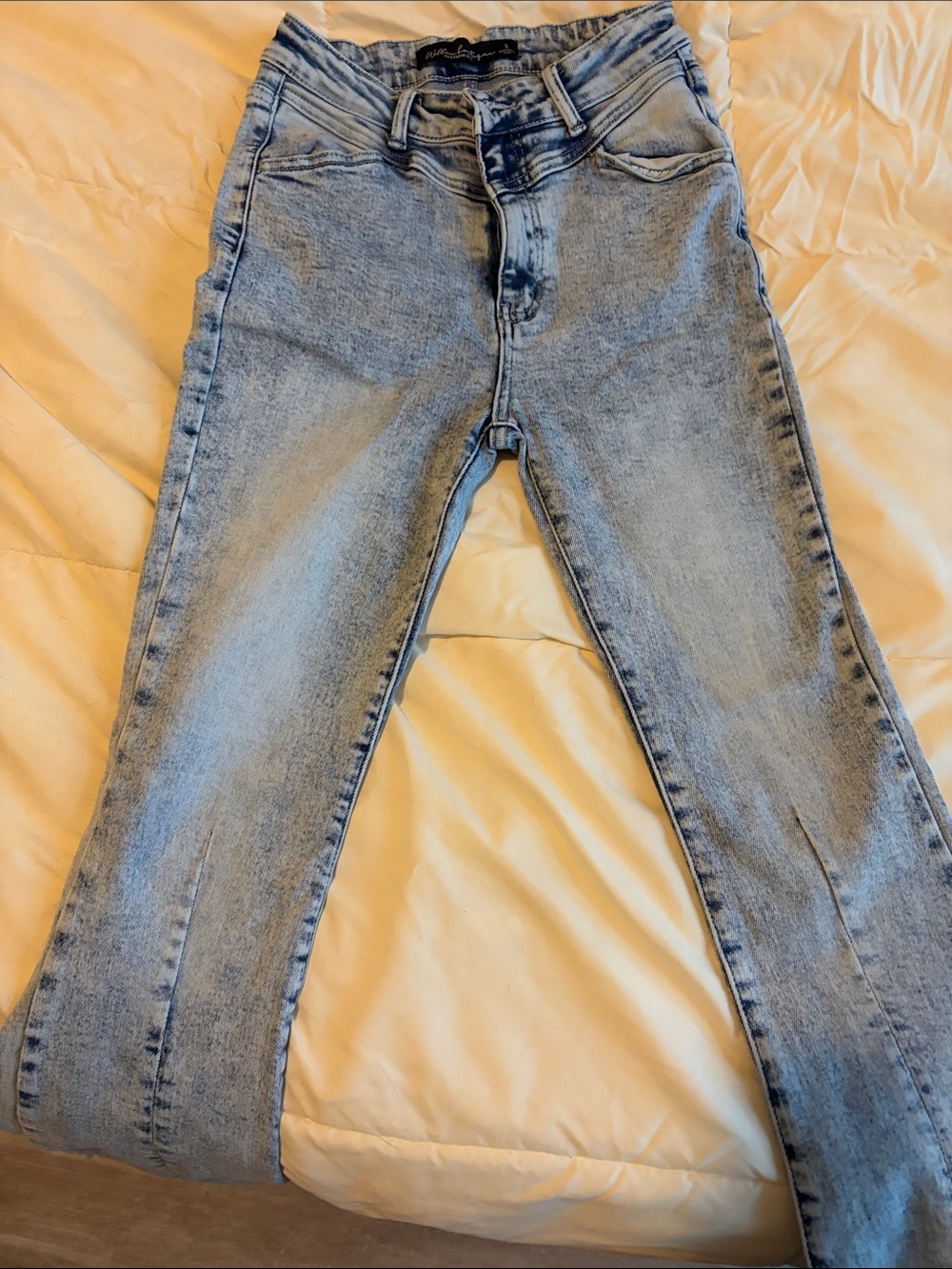 Chic Light Blue Women's Cropped Jeans
